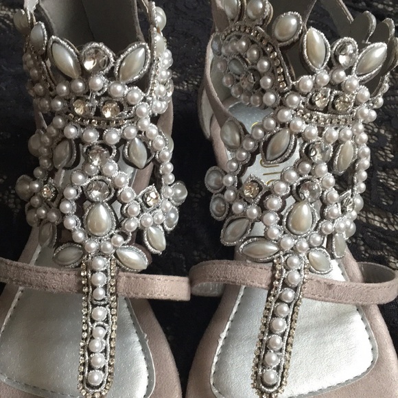 SOLD Gray Rhinestone Gladiator Sandals Size 6.5 - Picture 4 of 8